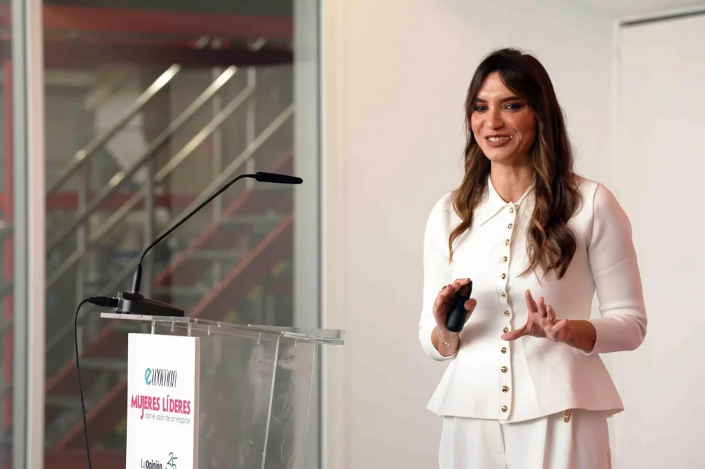 Ainhoa Rosado exponiendo en evento de moda